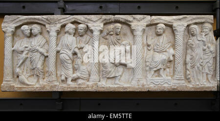 Christian-Roman. Parte anteriore del sarcofago colonnare con scene bibliche. 330-360 d.c. Inizio del Cristianesimo. Musei Vaticani. Foto Stock