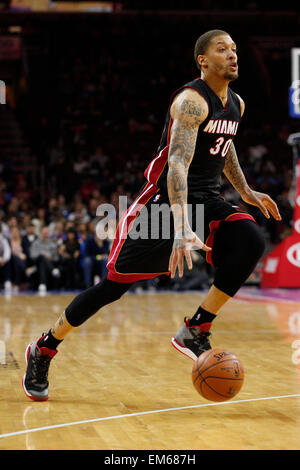 Aprile 15, 2015: Miami Heat forward Michael Beasley (30) in azione durante il gioco NBA tra Miami Heat e la Philadelphia 76ers presso la Wells Fargo Center di Philadelphia, Pennsylvania. Il Miami Heat ha vinto 105-101. Foto Stock