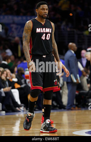 Aprile 15, 2015: Miami Heat avanti Udonis Haslem (40) si affaccia su durante il gioco NBA tra Miami Heat e la Philadelphia 76ers presso la Wells Fargo Center di Philadelphia, Pennsylvania. Il Miami Heat ha vinto 105-101. Foto Stock