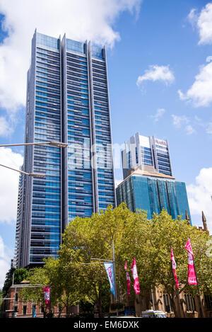 SYDNEY, Australia - 12 febbraio 2015: i moderni grattacieli di Sidney, Australia. Sydney è la capitale dello stato del Nuovo Galles del Sud un Foto Stock