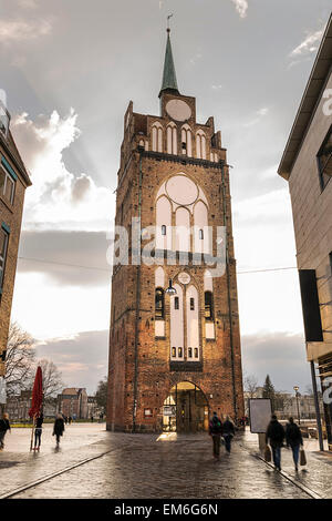 Immagine della storica Porta Kropeliner a Rostock, Germania Foto Stock