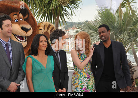 CANNES, Francia - 18 Maggio 2012: David Schwimmer, Jada Pinkett Smith, Ben Stiller, Jessica Chastain & Chris Rock al photocall per il loro nuovo film 'Madagascar 3: Europa's Most Wanted' in Cannes. Maggio 18, 2012 Cannes, Francia Foto Stock