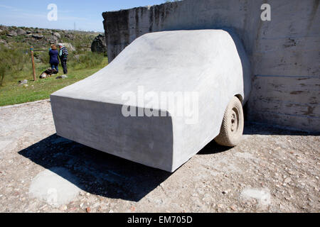 MALPARTIDA, Spagna, 7 aprile 2015: Aria Aperta la scultura intitolata VOAEX a los Barruecos parco naturale, appartengono a Wolf Vostell artista Foto Stock