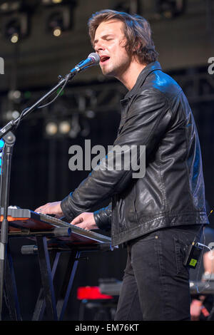 Indio, California, Stati Uniti d'America. Decimo Apr, 2015. Musicista BEN GEBERT di Haerts suona dal vivo durante la tre giorni di musica di Coachella e Arts Festival di Indio Polo Club in Indio, California © Daniel DeSlover/ZUMA filo/Alamy Live News Foto Stock