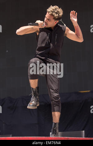 Indio, California, Stati Uniti d'America. Decimo Apr, 2015. Il rapper VIC MENSA suona dal vivo durante la tre giorni di musica di Coachella e Arts Festival di Indio Polo Club in Indio, California © Daniel DeSlover/ZUMA filo/Alamy Live News Foto Stock