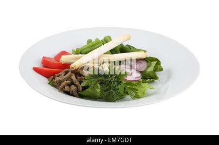 Insalata di carne e verdure fresche n un background isolato Foto Stock