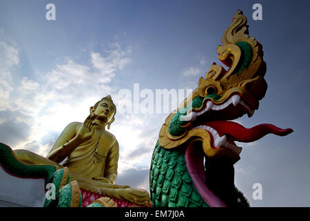 Immagine del Buddha in tempio thailandese Foto Stock