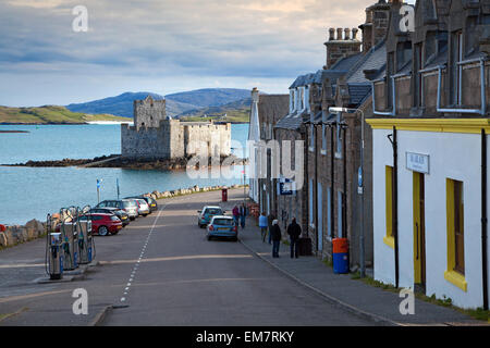 La strada principale di Castlebay, Barra, Ebridi Esterne, Scozia Foto Stock