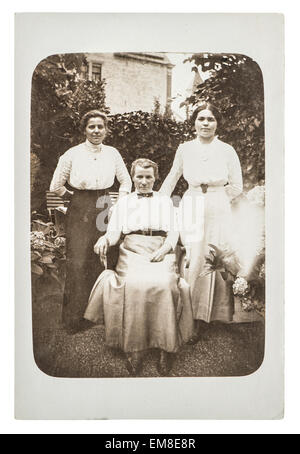 Berlino, Germania - circa 1932: antichi originali. Foto ritratto di tre donne che indossano abiti d'epoca. Foto Stock