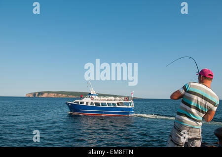 Uomo di pesca Gaspésie Percé Foto Stock