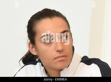 Ostrava, Repubblica Ceca. Xvii Apr, 2015. Tennis francese player Caroline Garcia mostrato durante il sorteggio di Ostrava, Repubblica ceca, 17 aprile 2015. La Repubblica ceca Republic-France Fed Cup match verrà giocato su aprile XVIII e XIX in Ostrava, Repubblica Ceca. © Jaroslav Ozana/CTK foto/Alamy Live News Foto Stock