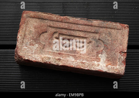 Monogramma J.B. sigillato su un vecchio mattone prodotta nel XIX secolo in Boemia, Impero austro-ungarico. Foto Stock