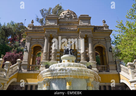 Fontana di Nettuno a Alameda ingresso della collina di Santa Lucia, Santiago, Regione Metropolitana, Cile Foto Stock