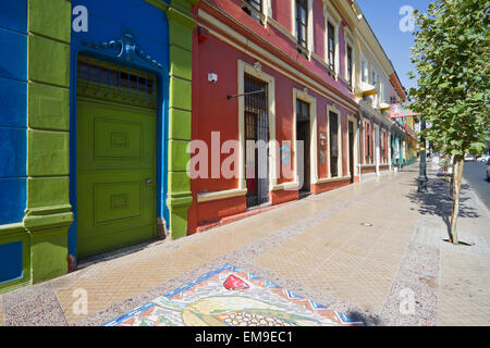 Mosaico sul marciapiede di una strada in Barrio Bellavista, Santiago, Regione Metropolitana, Cile Foto Stock