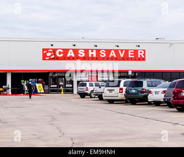 Una patria mercato alimentare si è trasformato in un Cashsaver mercato alimentare. I clienti possono pagare spese di oggetto più dieci per cento. Oklahoma City, Oklahoma, Stati Uniti d'America. Foto Stock