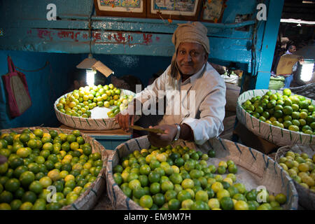 Commercio all'ingrosso mercato ortofrutticolo Bepin Behari Ganguly Street Calcutta Kolkata Foto Stock