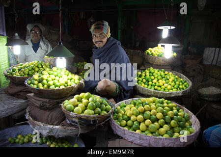 Commercio all'ingrosso mercato ortofrutticolo Bepin Behari Ganguly Street Calcutta Kolkata Foto Stock