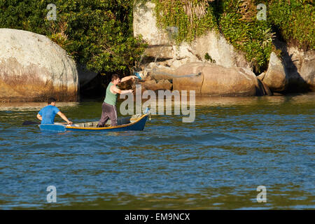 La pesca con un lancio net Foto Stock