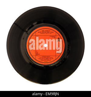 Un 7 pollici vinile da John Travolta e Olivia Newton - Giovanni chiamato notti estive su sfondo bianco Foto Stock