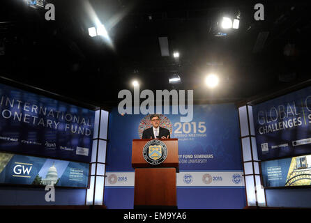 Washington, DC, Stati Uniti d'America. Xvii Apr, 2015. Stati Uniti Il segretario al Tesoro Jacob Lew parla nel corso di una conferenza stampa durante il FMI-Banca mondiale 2015 riunione di primavera presso la George Washington University di Washington DC, capitale degli Stati Uniti, 17 aprile 2015. © Bao Dandan/Xinhua/Alamy Live News Foto Stock