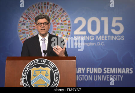 Washington, DC, Stati Uniti d'America. Xvii Apr, 2015. Stati Uniti Il segretario al Tesoro Jacob Lew parla nel corso di una conferenza stampa durante il FMI-Banca mondiale 2015 riunione di primavera presso la George Washington University di Washington DC, capitale degli Stati Uniti, 17 aprile 2015. © Bao Dandan/Xinhua/Alamy Live News Foto Stock