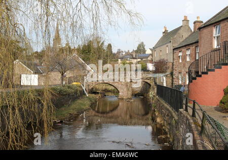 Vecchio ponte su alyth masterizzare in alyth scozia aprile 2015 Foto Stock