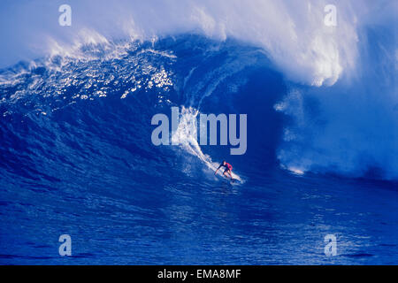 Hawaii Maui North Shore, Buzzy Curbox surf per ricci ampi Onda Blu distanza Foto Stock