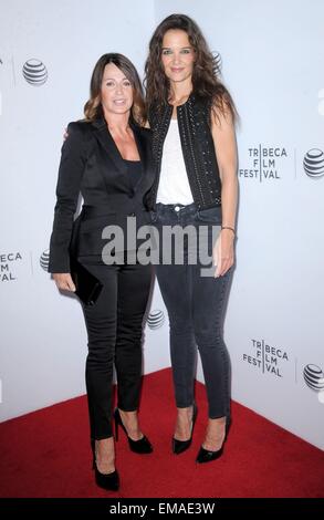 Nadia Comaneci, Katie Holmes presso gli arrivi per cortocircuiti Programma: essere se stessi lo screening a Tribeca Film Festival 2015, Regal Battery Park Stadium 11, nwe, NY Aprile 17, 2015. Foto di: Kristin Callahan/Everett Collection Foto Stock