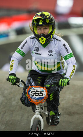 Manchester, Regno Unito. Xviii Apr, 2015. UCI BMX Supercross World Cup. Giorno uno. Melinda McLeod (AUS) durante le Donne Elite sessione pratica. Credito: Azione Sport Plus/Alamy Live News Foto Stock