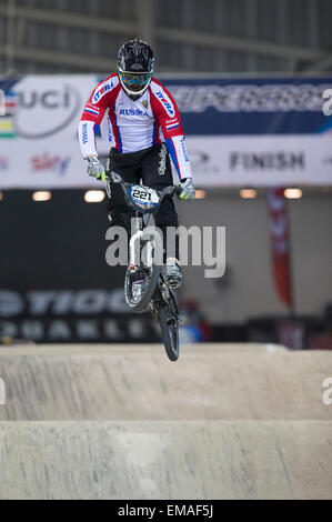 Manchester, Regno Unito. Xviii Apr, 2015. UCI BMX Supercross World Cup. Giorno uno. Vladimir Burlevich (RUS) durante l'Elite Uomo sessione pratica. Credito: Azione Sport Plus/Alamy Live News Foto Stock