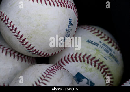 Los Angeles, California, USA. Xvii Apr, 2015. Un Rawlings di sfere durante la pratica di ovatta prima di giocare il Los Angeles Dodgers al Dodger Stadium il 17 aprile 2015 a Los Angeles, California.ARMANDO ARORIZO © Armando Arorizo/Prensa Internacional/ZUMA filo/Alamy Live News Foto Stock