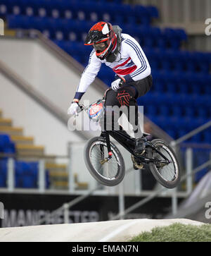 Manchester, Regno Unito. Xviii Apr, 2015. UCI BMX Supercross World Cup. Giorno uno. Liam Phillips (GBR) durante la sua vincita Mens Elite Crono Race. Credito: Azione Sport Plus/Alamy Live News Foto Stock