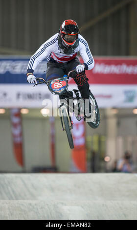 Manchester, Regno Unito. Xviii Apr, 2015. UCI BMX Supercross World Cup. Giorno uno. Liam Phillips (GBR) durante la sua vincita Mens Elite Crono Race. Credito: Azione Sport Plus/Alamy Live News Foto Stock