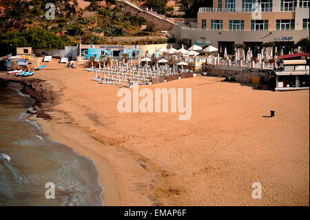 La spiaggia e il Radisson SAS Golden Sands Resort & Spa Golden Bay, Malta Foto Stock