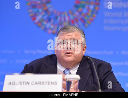 Washington, DC, Stati Uniti d'America. Xviii Apr, 2015. Comitato monetario e finanziario internazionale (IMFC) Presidente Agustin Carstens parla nel corso di una conferenza stampa durante il FMI-Banca mondiale 2015 riunione di primavera a Washington DC, capitale degli Stati Uniti, 18 aprile 2015. I responsabili politici dovrebbero adottare ulteriori misure per "sollevamento effettivo e potenziale di crescita' come la ripresa economica globale rimane, moderate e "irregolare", top global finance hanno detto i funzionari qui il sabato. © Bao Dandan/Xinhua/Alamy Live News Foto Stock