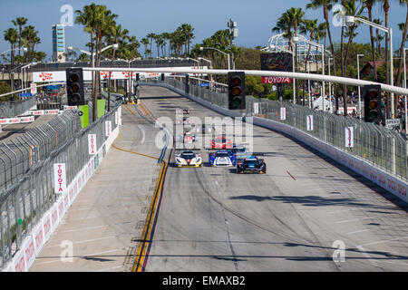 Long Beach, CA, Stati Uniti d'America. Xviii Apr, 2015. Long Beach, CA - Apr 18, 2015: Il Tudor Regno SportsCar campionato team scenderà in pista per la Tequila Patron Sports Car Racing vetrina a Long Beach Grand Prix di Long Beach, CA. © csm/Alamy Live News Foto Stock