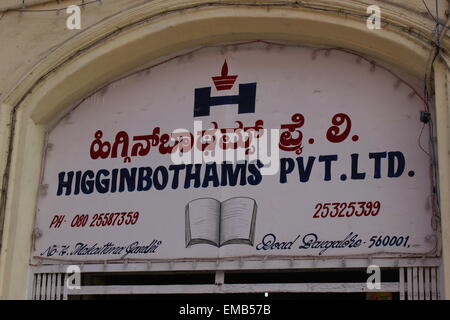 La città di Bengaluru, precedentemente noto come Bangalore, nel centro sud dell India. Segno più famoso bookshop/stampante Foto Stock
