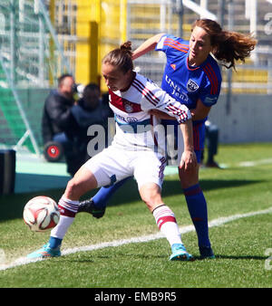 Monaco di Baviera, Germania. Xix, Apr 2015. Da sinistra Gina LEWANDOWSKI (Muenchen/USA), Julia Arnold (Jena), .donna tedesca Soccer League 2014/2015, FC Bayern Muenchen vs USV Jena, giornata20.Muenchen, Stadium dell'Gruenwalder Street, © Wolfgang Fehrmann/Wolfgang Fehrmann/ZUMA filo/Alamy Live News Foto Stock