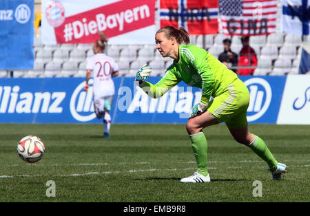 Monaco di Baviera, Germania. Xix, Apr 2015. Il portiere Tinja-Riikka KORPELA (Muenchen), .donna tedesca Soccer League 2014/2015, FC Bayern Muenchen vs USV Jena, giornata20.Muenchen, Stadium dell'Gruenwalder Street, © Wolfgang Fehrmann/Wolfgang Fehrmann/ZUMA filo/Alamy Live News Foto Stock