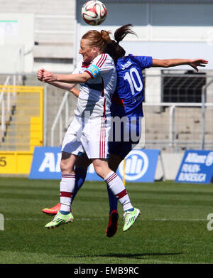 Monaco di Baviera, Germania. Xix, Apr 2015. Da sinistra Melanie BEHRINGER (Muenchen), Ambra HEARN (Jena/NZ), .donna tedesca Soccer League 2014/2015, FC Bayern Muenchen vs USV Jena, giornata20.Muenchen, Stadium dell'Gruenwalder Street, © Wolfgang Fehrmann/Wolfgang Fehrmann/ZUMA filo/Alamy Live News Foto Stock