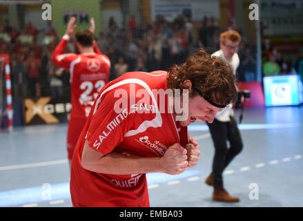 Kassel, Germania. Xix Apr, 2015. Melsungen's Johannes Sellin urla di delusione dopo eliminazione a livello europeo Handball Federation Cup quarti di finale match tra MT Melsungen e Skjern Handbold in Rothenbach Hall di Kassel, Germania, 19 aprile 2015. Foto: Uwe Zucchi/dpa - nessun filo SERVICE -/dpa/Alamy Live News Foto Stock