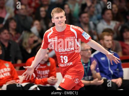 Kassel, Germania. Xix Apr, 2015. Melsungen di Jeffrey Boomhouwer in azione a livello europeo Handball Federation Cup quarti di finale match tra MT Melsungen (Germania) e Skjern Handbold (Danimarca) in Rothenbach Hall di Kassel, Germania, 19 aprile 2015. Foto: Uwe Zucchi/dpa - nessun filo SERVICE -/dpa/Alamy Live News Foto Stock