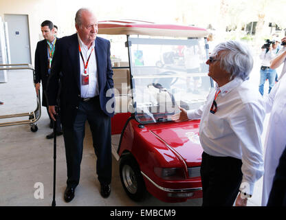 In Bahrain. 19 Aprile, 2015. Motorsports: FIA Formula One World Championship 2015, il Gran Premio del Bahrein, ex re spagnolo Juan Carlos, Bernie Ecclestone (GBR, Presidente e CEO di Formula One Management e Formula One Administration), Credit: dpa picture alliance/Alamy Live News Foto Stock