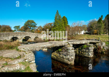 Battaglio Postbridge ponte ad est del fiume Dart Parco Nazionale di Dartmoor Devon England Regno Unito Europa Foto Stock