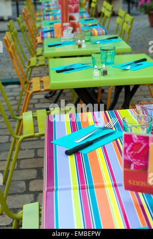 Colorate decorazioni per la tavola in Brantome Périgord Dordogne Aquitaine Francia Europa Foto Stock