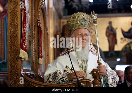 Serres, Grecia. Xix Apr, 2015. Il Patriarca ecumenico Bartolomeo a Saint Nikitas chiesa, a Serres in Grecia il 19 aprile 2015. Credito: Konstantinos Tsakalidis/Alamy Live News Foto Stock