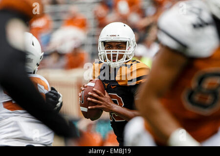 Aprile 18, 2105: Texas Longhorns quarterback Jerrod sentito (13) guarda a passare durante l annuale Texas Orange-White Football Scrimmage a Darrell K Royal-Texas Memorial Stadium di Austin, TX. Foto Stock