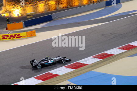 Manama, Manama. Xix Apr, 2015. Terzo posto vincitore Mercedes driver di Formula Uno Nico Rosberg di Germania rigidi durante il Gran Premio di F1 di Circuito Internazionale del Bahrain, a sud di Manama, 19 aprile 2015. Credito: Chen Shaojin/Xinhua/Alamy Live News Foto Stock