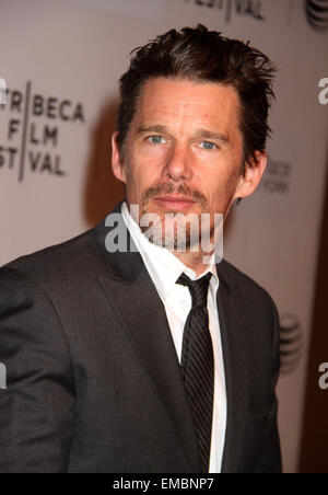 New York, New York, Stati Uniti d'America. Xix Apr, 2015. Attore ETHAN HAWKE assiste la premiere di 'buona Kill' tenutasi durante il 2015 Tribeca Film Festival a TPAC. Credito: Nancy Kaszerman/ZUMAPRESS.com/Alamy Live News Foto Stock