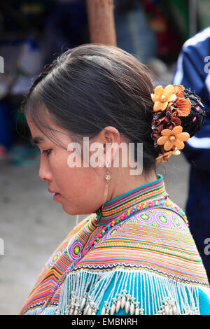 Il Vietnam, Lao Cai Provincia, Bac Ha, mercato, montanari, giovani donna, Foto Stock